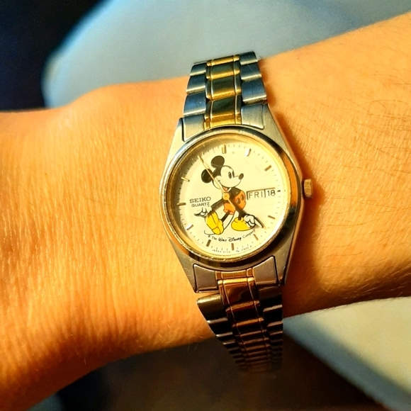 Vintage Mickey Mouse Watch - Picture 2 of 5